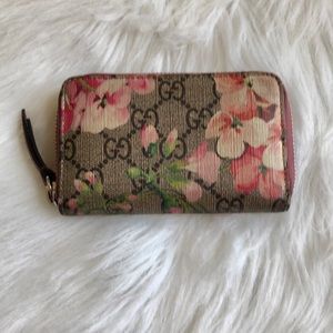 GUCCI GG Blooms Floral Zip Wallet Card 
Coin Case Authentic